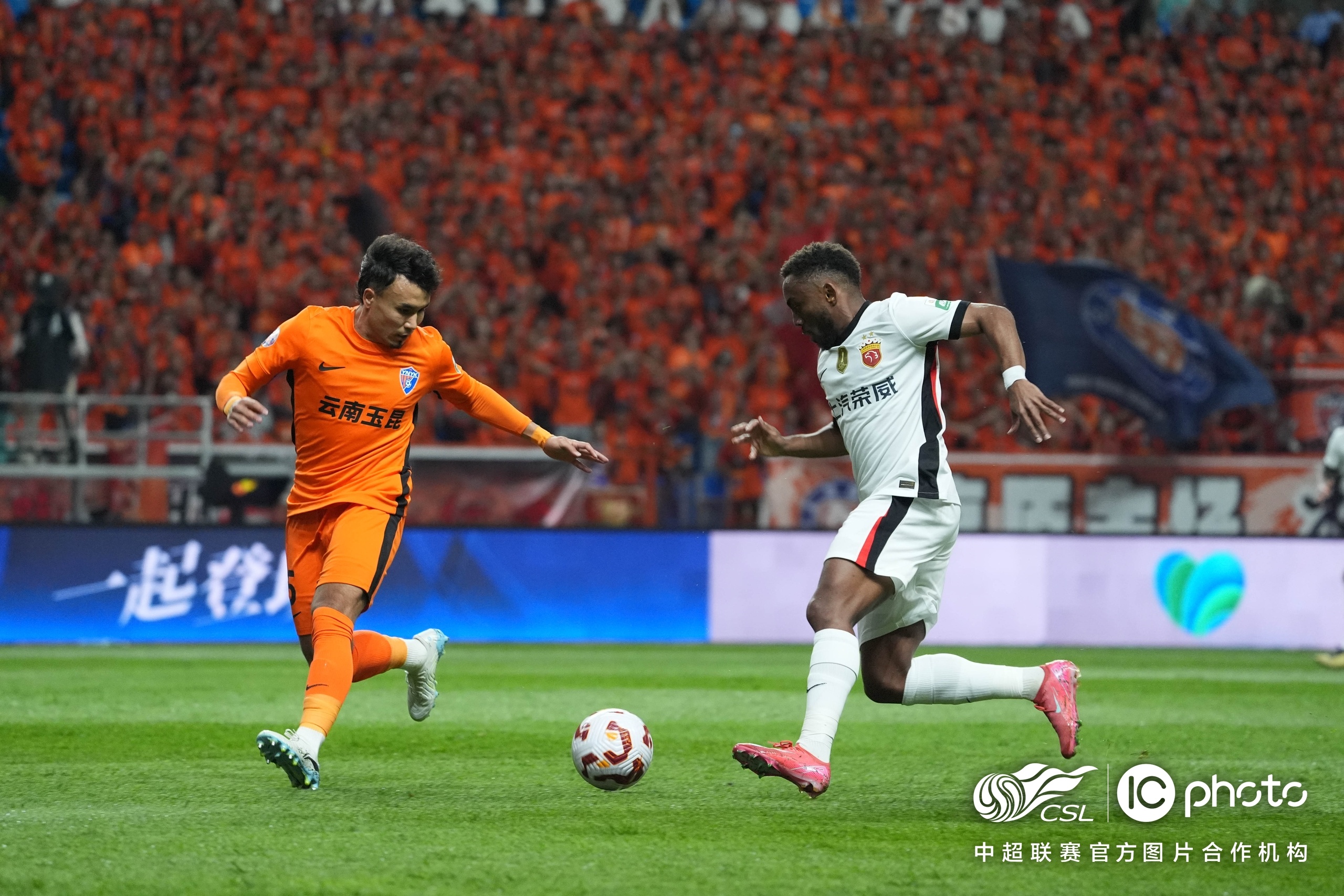 九游会官方网站包含清晨突围战来临，广东宏远围绕葡超迎来里程碑，压力陡增，更衣室氛围转暖的词条